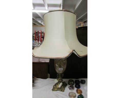 A heavy gilt brass and marble table lamp with shade (shade a/f).