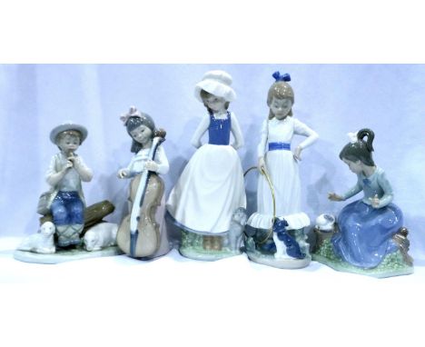 Five mixed Nao figurines, largest H: 18 cm. Boy Piper has chip to top hat, otherwise good. P&amp;P Group 3 (£25+VAT for the f