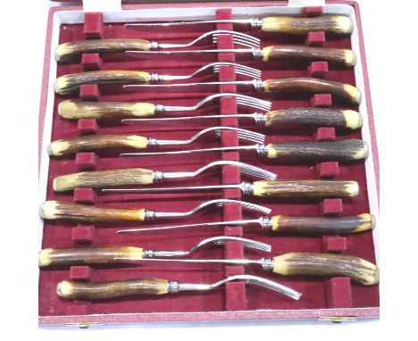 Unusual eight setting set of Cooper Bros horn handled steak knives and forks, cased. P&amp;P Group 1 (£14+VAT for the first l