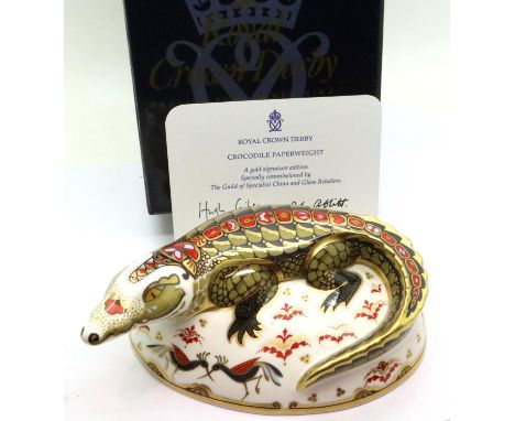 Boxed Royal Crown Derby Crocodile, gold signature edition with gold stopper and certificate, L: 17 cm. No cracks, chips or vi