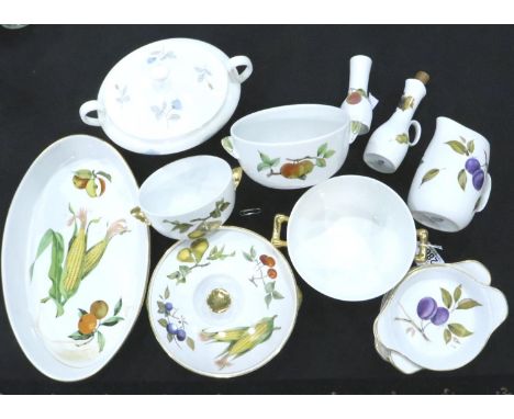 Royal Worcester ceramics in the Evesham pattern (18). Not available for in-house P&amp;P 