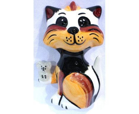 Lorna Bailey cat, Got Ya, H: 14 cm. No cracks, chips or visible restoration. P&amp;P Group 1 (£14+VAT for the first lot and £