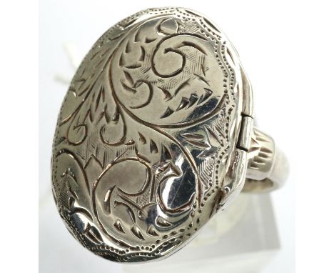 Continental 925 silver locket/poison ring, size M, 8.5g. P&amp;P Group 1 (£14+VAT for the first lot and £1+VAT for subsequent