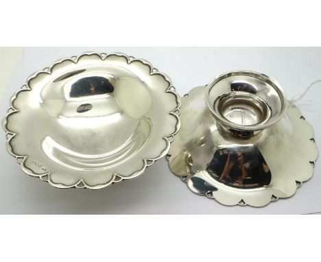 Mappin &amp; Webb pair of hallmarked silver footed bowls, Sheffield assay 1920, combined 174g. P&amp;P Group 1 (£14+VAT for t