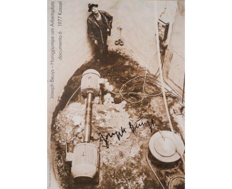 Beuys, JosephKleve, 1921 -  Düsseldorf, 198583,5 x 60 cm, R."Joseph Beuys - Honigpumpe am Arbeitsplatz", 1977. Farboffsetlith