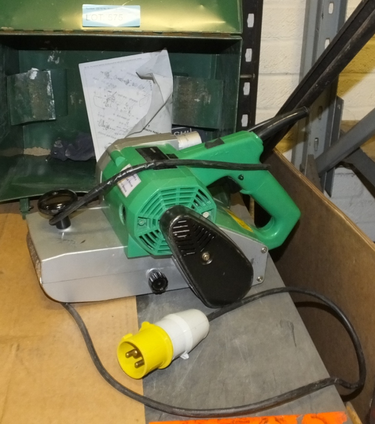 Hitachi SB110 Belt sander in metal carry case