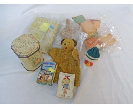 A bag of collectable toys including Sind A bag of collectable vintage toys including Sindy fashion doll washbag and contents,