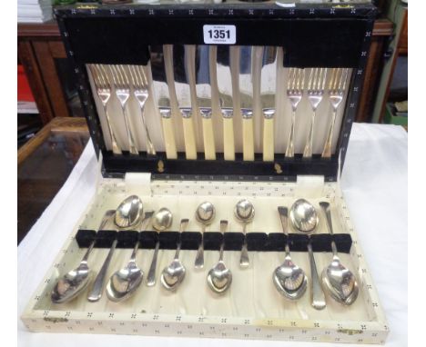 A vintage cased Ryals silver plated six place cutlery set - 1 teaspoon missing