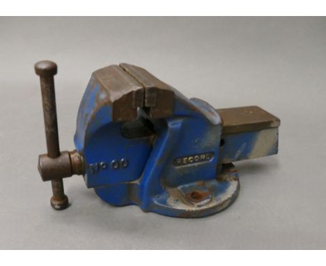 Vintage Record no 00 bench vice with 2 1/2" jaws.