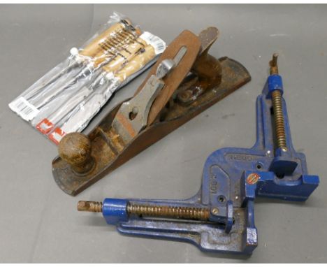 Stanley Bailey no5 plane, Woden C801 corner clamp and set of 4 wood chisels.
