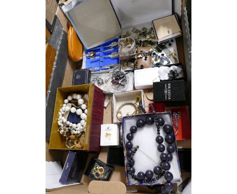 Box of costume jewellery, necklaces, beads