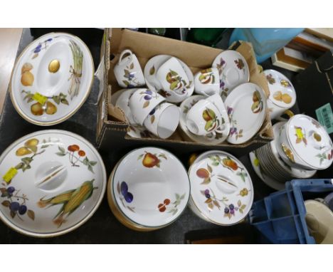 Royal Worcester Evesham pattern lidded vegetable dishes, bowls, teacups etc