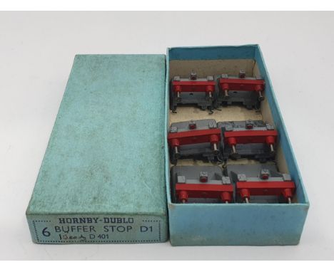 A Hornby Dublo pre-war D1 Box of 6x Buffers, very hard item to find. Box contains 6x genuine pre-war buffers showing slight s