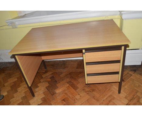 Modern light oak effect three drawer office desk (metal framed)
120x75x72