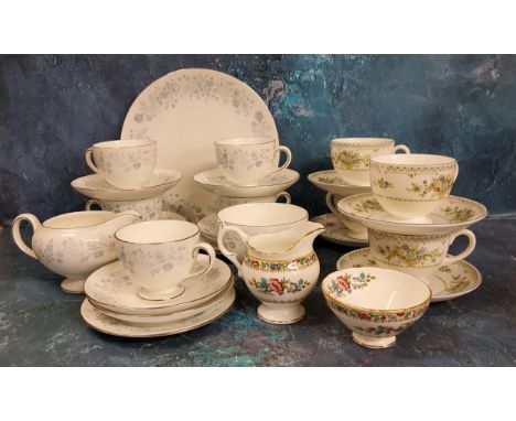 A Wedgwood Belle Fleur pattern&nbsp; tea service, for five, comprising cups, saucers, side plates, milk jug, sugar bowl, brea