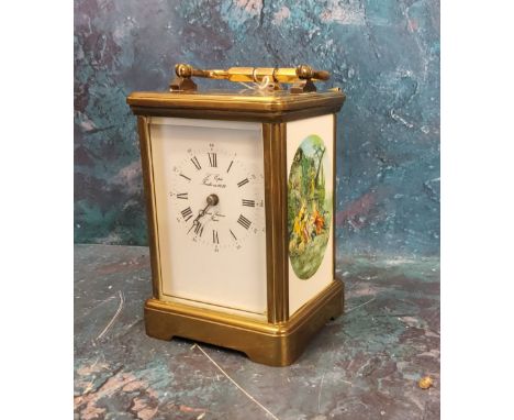 A French brass carriage clock, the sides printed with scene after Fragonard, 13cm high, 20th century 