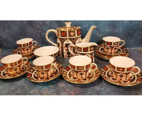 A Royal Crown Derby 1128 pattern tea service, comprising teapot and cover, milk jug, sugar bowl, six teacups, six saucers, si