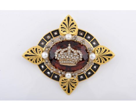 A brooch with a royal Crown, 750/1000 gold, enamel carved with 4 pearls (not tested) and rose cut diamonds, set with citrine 