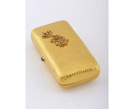 A cigar box, gold, hammered decoration en relief, “LM” monogram topped with crown, set with sapphires and rose cut diamonds o