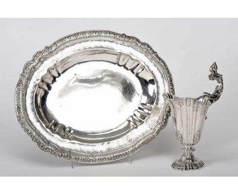 Basin and ewer with open handle, D. João V, King of Portugal (1706-1750), 833/1000 silver, engraved decoration en relief "Sca