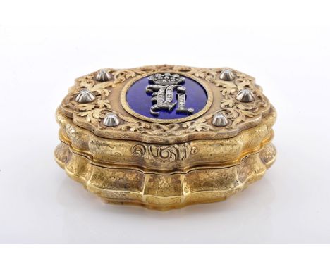 A box with crowned monogram, gold, engraved and relief decoration “Flowers and leaves”, cover with central medallion in blue 