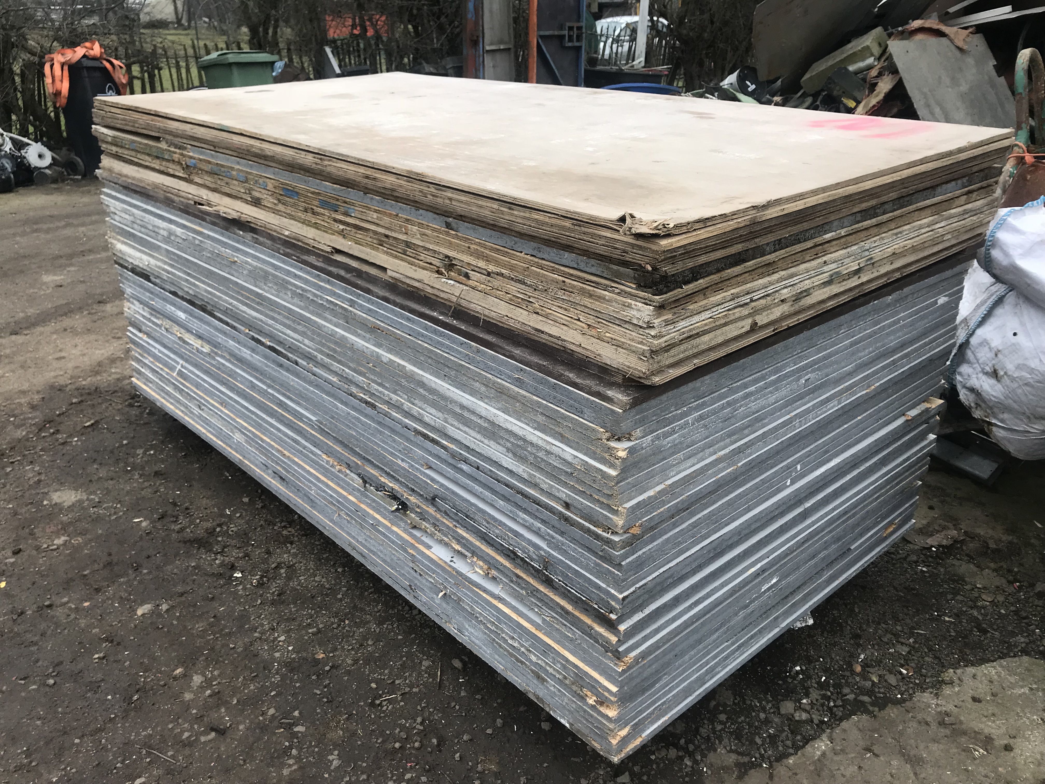 50NO APPROX 8x4 pre used timber sheets 18mm no vat on hammer price