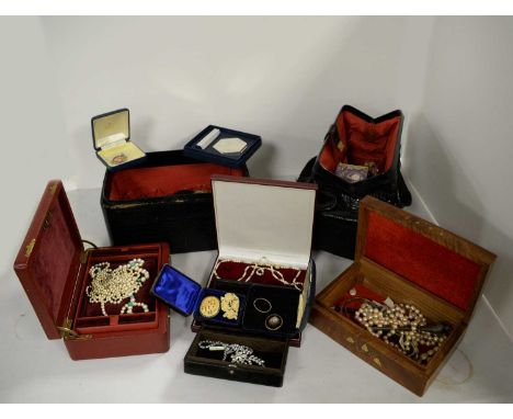 A selection of costume jewellery, including: pearl and peridot necklace with yellow metal clasp; pearl and turquoise necklace