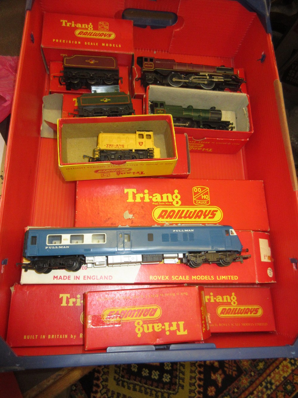 Collection of nine Triang Railways 00 gauge locomotives, some with ...