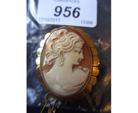 Oval 9ct gold mounted carved shell cameo portrait brooch