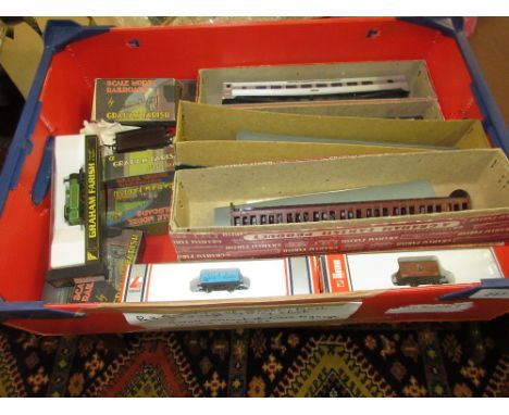 Quantity of Graham Farish 00 gauge rolling stock, a small quantity of N gauge Lima rolling stock and a locomotive by Graham F