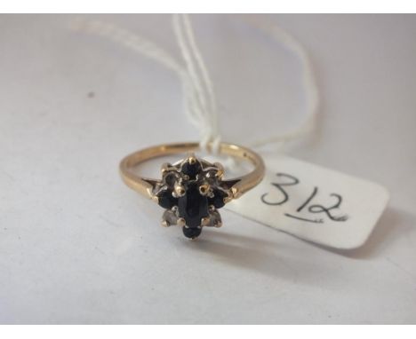 Small 9ct sapphire &amp; diamond cluster ring - approx size J   
