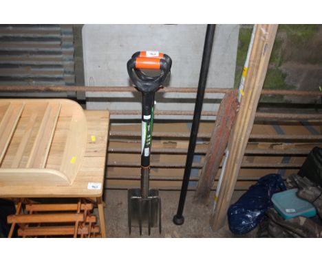 A stainless steel border spade and fork (9)