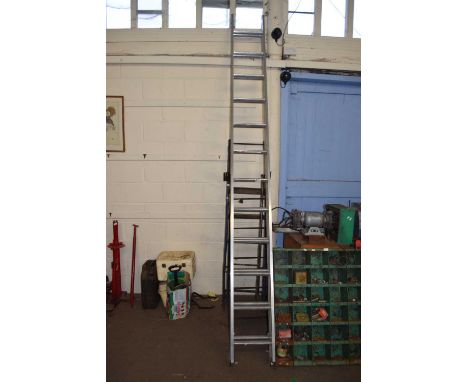 An extending ladder