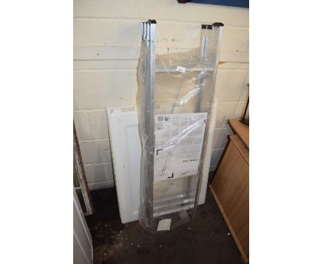 An aluminium extending ladder