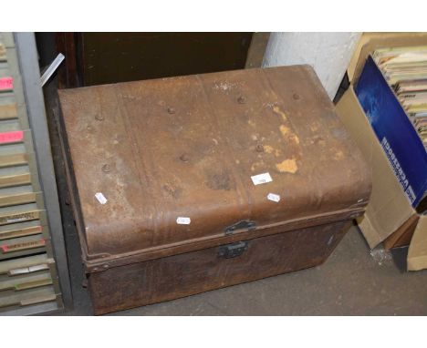 Metal trunk