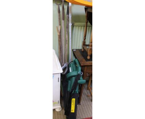 AN ELECTRIC POWERED GARDEN BLOWER/VAC together with a small selection of vintage garden tools, and a wall mountable rule 