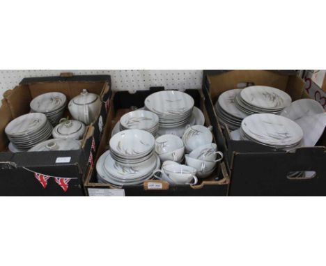THREE BOXES CONTAINING AN EXTENSIVE JAPANESE SONE CHINA PORCELAIN TEA &amp; DINNER SERVICE 