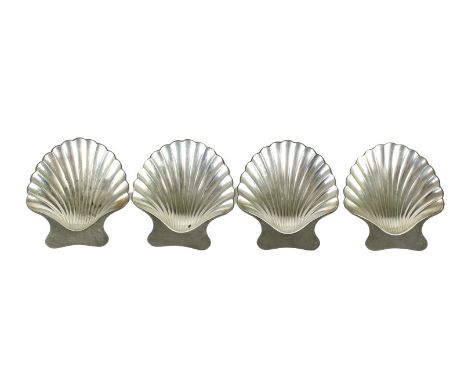 Group of 4 with box and sleeves. Width: 2 1/2 in. Weight: 4.565 ozt. Please note that all sales are final and no refunds will