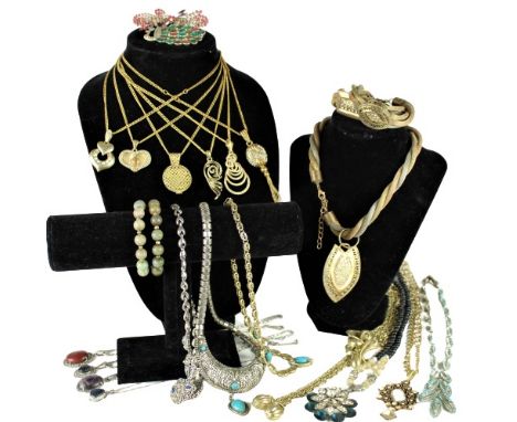 Various colors, sizes and materials. Includes several pieces with gilded chains and silver chains. Several inset jewel neckla