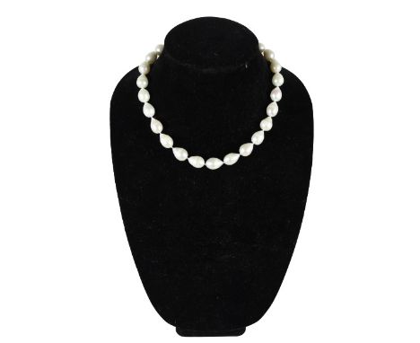Size: 18 in. Please note that all sales are final and no refunds will be given under any circumstances. Sarasota Estate Aucti