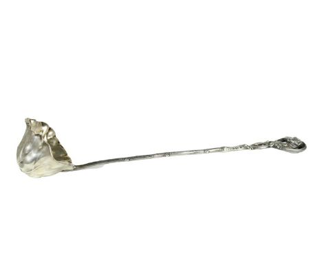 Ladle w dogs head handle. Size: 15 1/4 in. long Please note that all sales are final and no refunds will be given under any c
