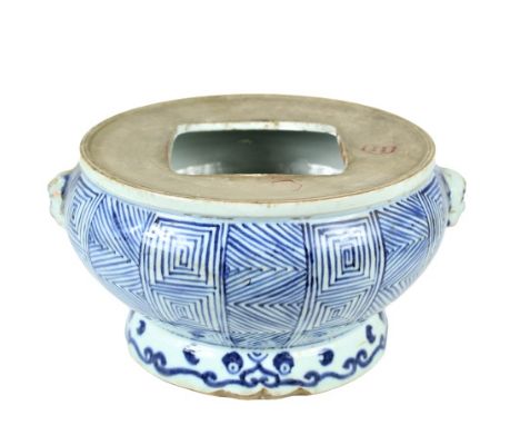 Hot food base/stand Size: 9 1/2 in. diameter x 5 1/4 in. H Please note that all sales are final and no refunds will be given 