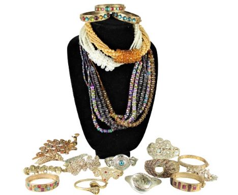 This collection includes 3 large beaded necklaces, with several jeweled bracelets with different colors and designs. Please n