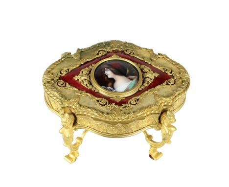 Beautifully elaborate jewelry box. Size: 7 x 5 x 4 1/2 in. Please note that all sales are final and no refunds will be given 
