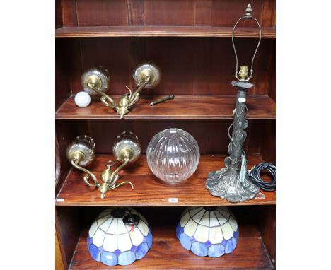 Various assorted light fittings. 