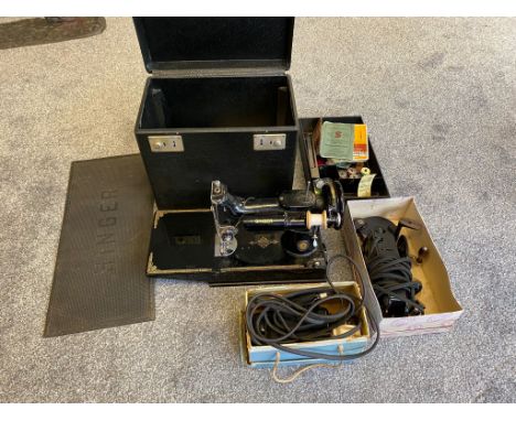 Vintage Singer Sewing machine Model No.99 comes with carry case and various accessories 