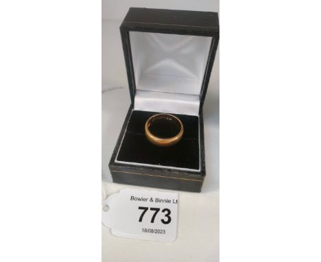 18ct yellow gold wedding band. [5.49grams] [Ring size L 1/2] 