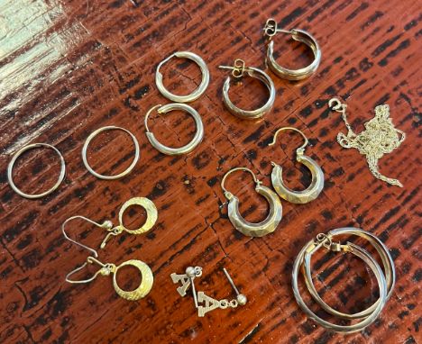 Collection of 9ct gold jewellery; various pairs of 9ct gold earrings and chain. [8.06grams] 