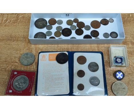 A Selection of mixed coins; 1890 Victoria Half Crown, 1892 Victoria Crown, various crowns, Britain's decimal coin set, Silver