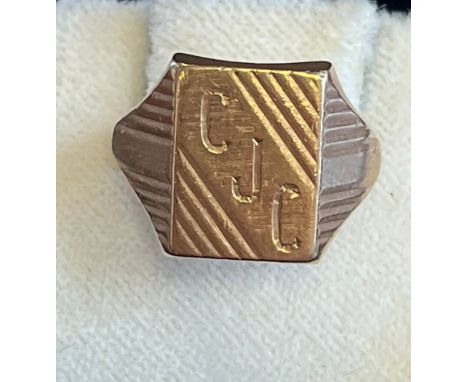 9ct yellow gold signet ring, [Ring size L] [5.07Grams] 